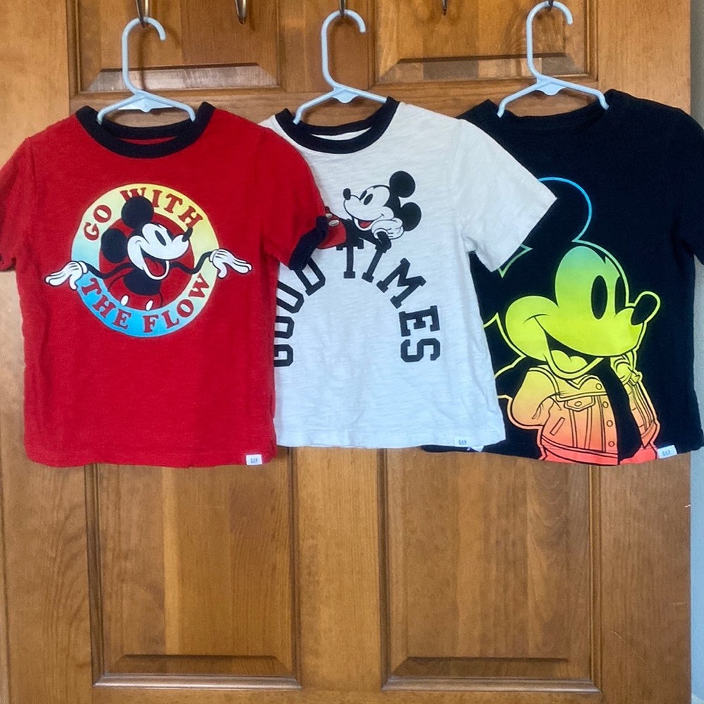 Gap Disney Mickey Mouse 5t short sleeve shirts